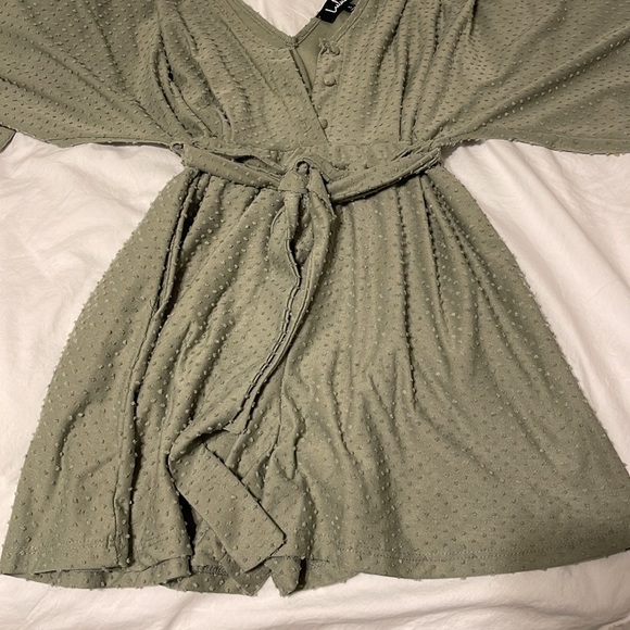 Lulus small green romper with buttons - Picture 3 of 4